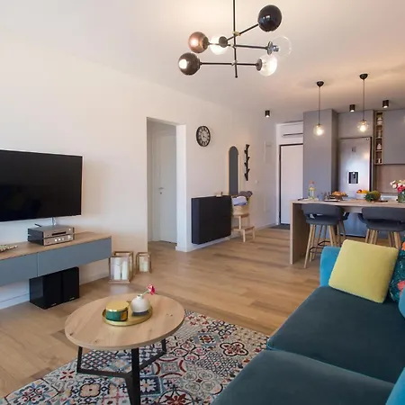 Cozy In Okrug Gornji With Kitchen Trogir