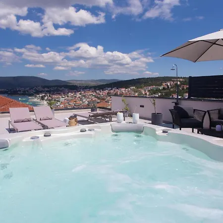 Cozy In Okrug Gornji With Kitchen * Trogir