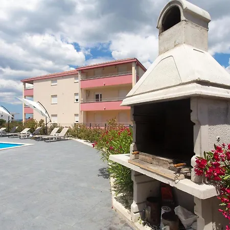 Cozy In Okrug Gornji With Kitchen Apartamento *