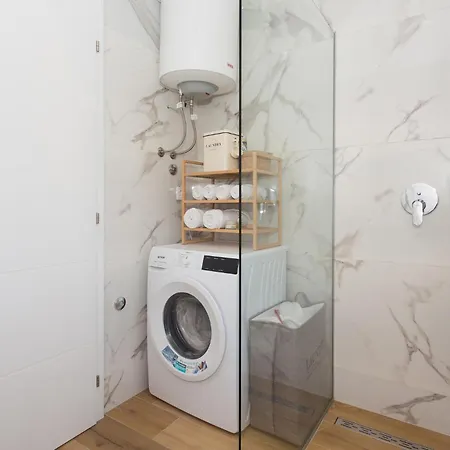 Cozy In Okrug Gornji With Kitchen Apartamento *
