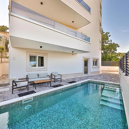 Lägenhet In Okrug Gornji Trogir