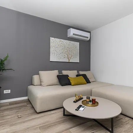 Apartamento In Okrug Gornji